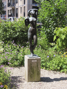 902303 Afbeelding van het bronzen beeldhouwwerk 'Ochtend' van de Utrechtse beeldhouwer Pieter d'Hont uit 1961, in 1991 ...